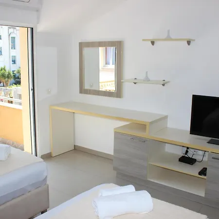 Velzon Penzion Budva